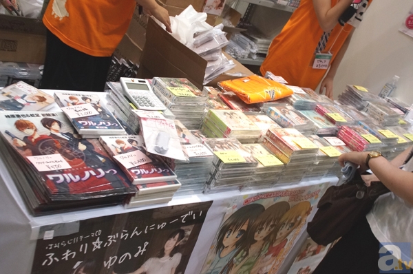 【コミケ84】人気声優ラジオの新作CDがイベント特典付きで登場! 「Koln+Marine Ent.」ブースレポート-3