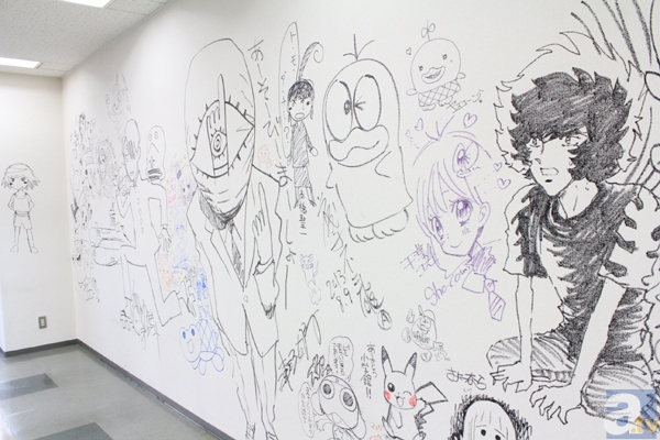 小学館ビル・ロビーに有名作家らの「ラクガキ」がズラリ！　8月24日・25日にはロビーを一般公開-1