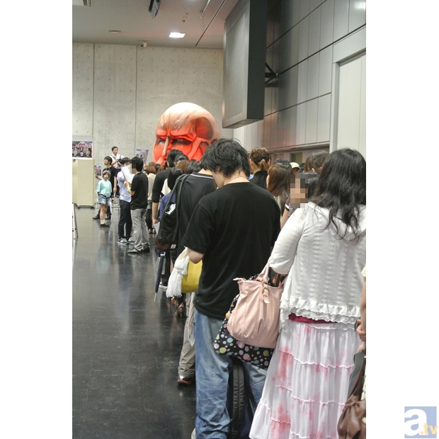 【京まふ2013】超大型巨人が行列横を静観! 進撃の巨人ブース、フォトレポート!-2