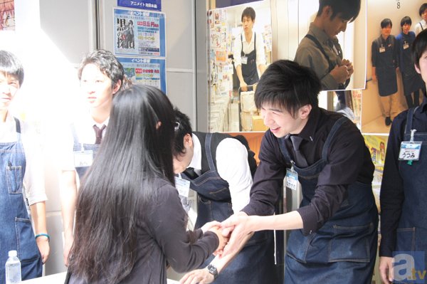 8人のイケメン書店店員が乙女の聖地・池袋でふれあい！　写真集『書店男子』発売記念イベントレポート-11