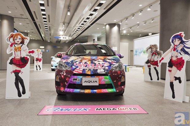 『ラブライブ！』の公式痛車が池袋アムラックス東京に展示中。痛レンタカーもあるよ！-4