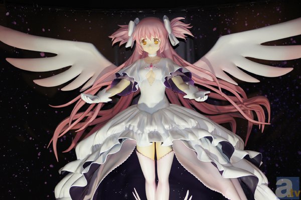 六本木ヒルズの展望台に“魔女空間”が広がる！　「魔法少女まどか☆マギカ 複製原画展」(東京会場)レポート