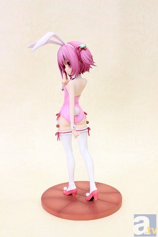 ファンを虜にしたスタッフ本の表紙に使われた「湊 智花～うさぎさんVer.～」が1/7スケールフィギュアに！-2