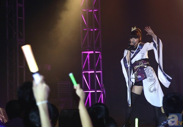 黒崎真音さん、香港での初ライブの公式レポートが到着！　7月23日発売の3rd ALBUMへと弾みをつける熱狂のパフォーマンス！-1