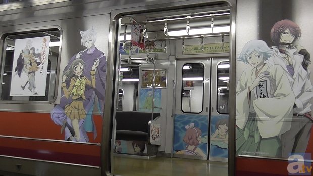 アニメ列車「京まふ号」第2弾が登場！　京都市営地下鉄・東西線で、『甘城ブリリアントパーク』『神様はじめました◎』他でラッピングされた電車が運行開始！