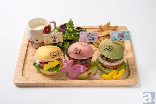 12月5日から渋谷パルコで、ハローキティカフェと『<物語>シリーズ』の限定コラボカフェを実施！　コラボメニューとグッズを大公開！