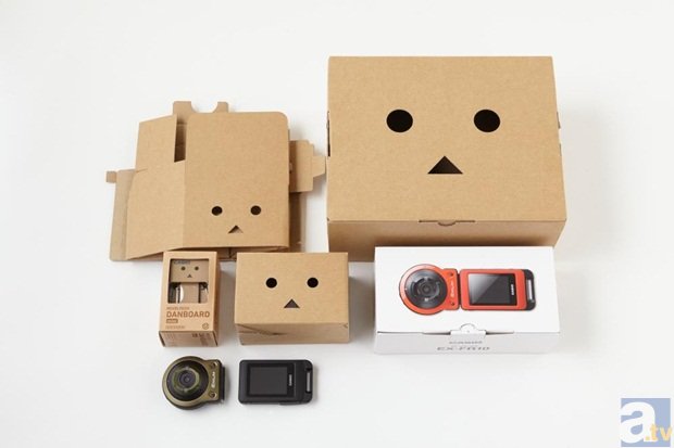 デジタルカメラになったダンボーと一緒に色々な風景を撮影できる！　『よつばと！』のダンボーとCASIOが夢のコラボレーション！-1