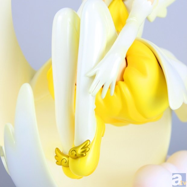 『カードキャプターさくら』から白を基調としたカワイイ衣装と金色に輝くクラウン、そしてさくらちゃんの頬に当てた仕草と表情が美しい「木之本桜～エンジェルクラウン～」フィギュアが登場！の画像-4