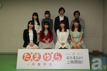 竹達彩奈さんら、メインキャスト陣に加え、新キャラを演じる内田彩さん、飯塚麻結さんもサプライズで登場した「たまゆら進級イベント2015」公式レポート-1