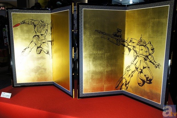 威風堂々。ガンダムとシャアが金屏風で対決！ 日本の伝統工芸とアニメのコラボグッズが登場したコラボレーションショーケースをレポート【アニメジャパン 2015】-2