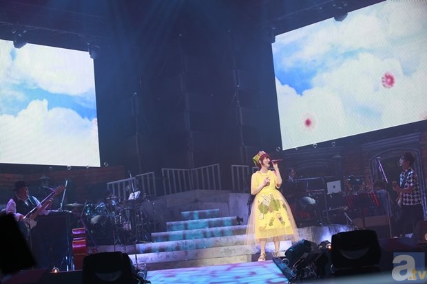 武道館がニューヨークのアヴェニューに! 「恋愛サーキュレーション」が初披露された「花澤香菜 live 2015 “Blue Avenue”」初日レポート-2