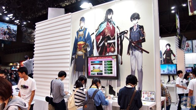 『刀剣乱舞』がスマホで動いてた！　では、あなたのスマホで動くの？　ブースの端末を調べて見た！-11