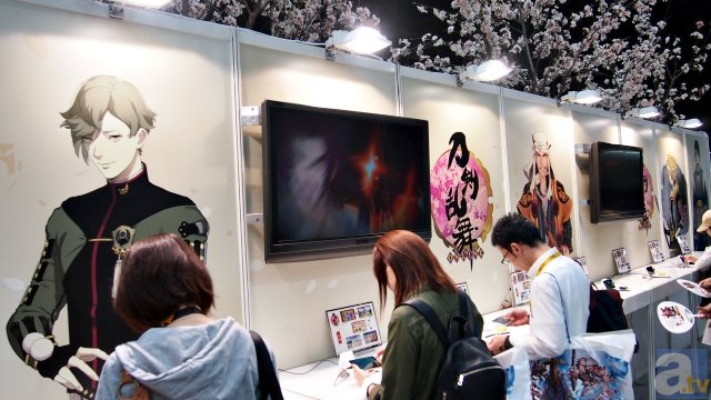 『刀剣乱舞』がスマホで動いてた！　では、あなたのスマホで動くの？　ブースの端末を調べて見た！-12