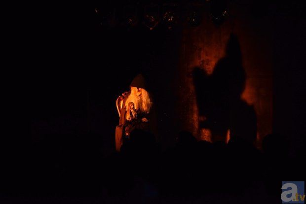 榊原ゆいさん、ミニスカドレスやセクシーな魔女姿で熱唱！　一夜限りのハロウィンライブより公式レポート公開の画像-7