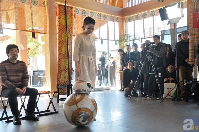 神社で「BB-8」が大興奮!?　『スター・ウォーズ／フォースの覚醒』吹き替え版キャスト２人による大ヒット奉告祭レポート