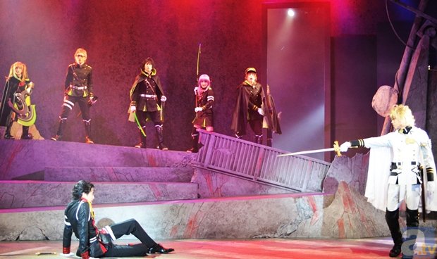 人間か、吸血鬼か!?　『「終わりのセラフ」The Musical』佐野岳さん、鈴木勝大さんら役者陣が舞台で大立ち回り-11