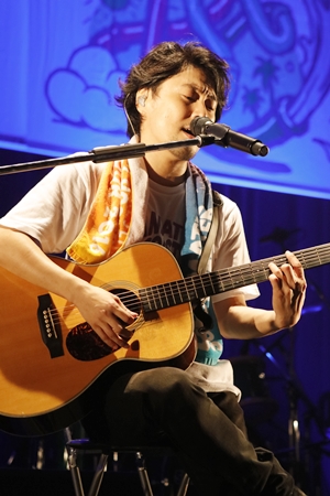 吉野裕行さんが曲を、想いを、ストレートに届ける！　「Hiroyuki Yoshino Live Tour 2016 “DRAMATIC SURF COASTER”」最終日レポ