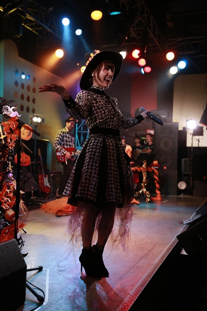 花澤香菜さん、ハロウィンSPライヴでニューシングルの発売を発表！　映画『言の葉の庭』きっかけでコラボが実現!?の画像-5