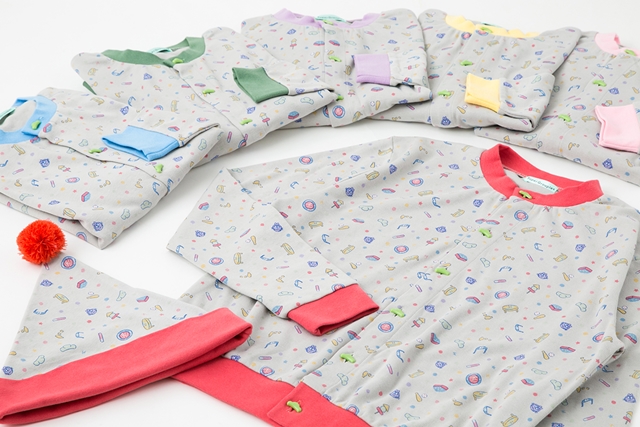 松野家の六つ子がパジャマに！　『おそ松さん』のカーディガン・パンツ・ナイトキャップの3点セットが販売！-1