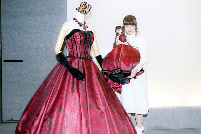 アニソンアーティスト・春奈るなさん、原宿でのワンマンライブが大盛況！　自身のデザインプロデュースによるウェディングドレスの展示＆クリスマスライブの告知も！