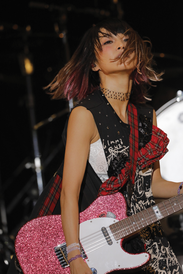 LiSA 横浜アリーナ公演、2日目「the Moon」ライブレポート――「君の曲たくさん歌うからね！」の画像-4