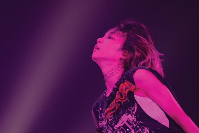 LiSA 横浜アリーナ公演、2日目「the Moon」ライブレポート――「君の曲たくさん歌うからね！」-6