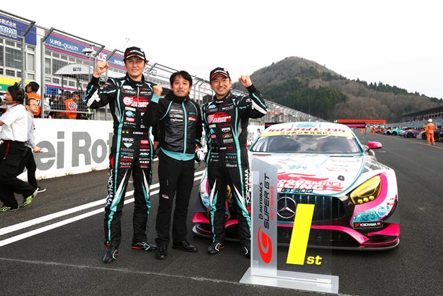 第1戦岡山は完璧なレース運びで首位独走、3年ぶりの優勝！　GOODSMILE RACING & TeamUKYO レースレポート1-7