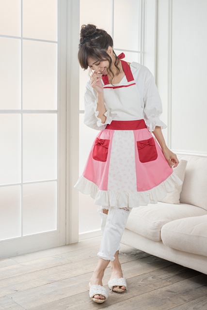 TVアニメ『カードキャプターさくら』の桜のバトル衣装をイメージのコラボエプロン3種＆ケロちゃんとスッピーのミトンセット発売