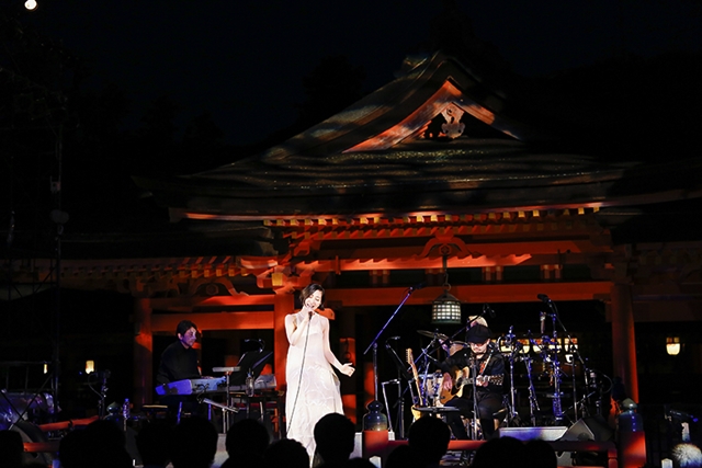 坂本真綾さんの広島・嚴島神社「高舞台」で開催された“神セトリ”ライブのオフィシャルレポートが到着！ WOWOWでの放送も決定！