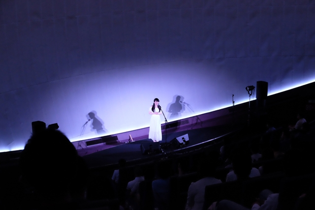 東山奈央さん、満天の星空の下で“イマココ”を熱唱！　プラネタリウムで、2ndシングル発売記念プレミアムイベント開催