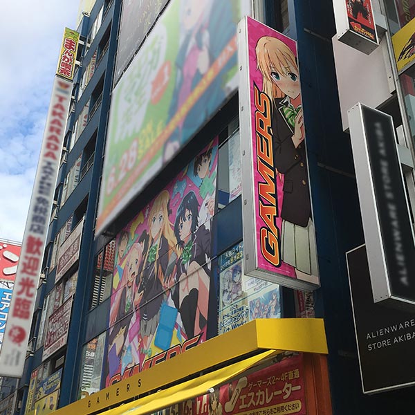 TVアニメ『ゲーマーズ！』のキャラクターがAKIHABARAゲーマーズ本店の看板をジャック！　新規描き下ろし絵柄も公開！