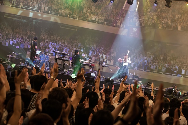 Aimerさん初の日本武道館ワンマンライブで13,000人を動員！　劇場版『Fate/stay night［HF］』主題歌「花の唄」や新曲「ONE」を初披露！の画像-4