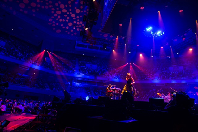 Aimerさん初の日本武道館ワンマンライブで13,000人を動員！　劇場版『Fate/stay night［HF］』主題歌「花の唄」や新曲「ONE」を初披露！-3