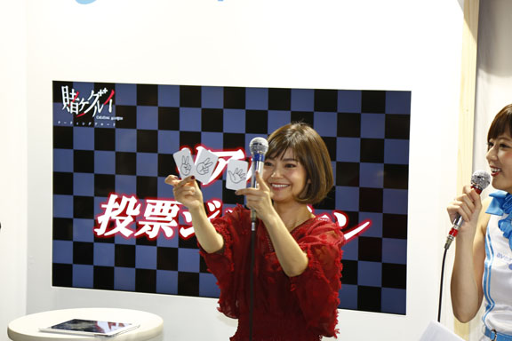 ゲーム『賭ケグルイ』ステージで若井友希さんと伊瀬茉莉也さんが投票じゃんけんで熱い駆け引きを繰り広げる！【TGS2017】