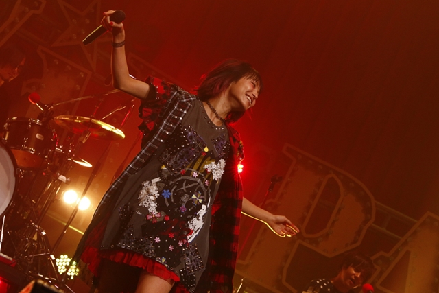 LiSAさんが歌う『Fate/Apocrypha』新OPテーマシングル「ASH」、11月29日発売決定！　ホールツアー初日公演でも熱唱の画像-4