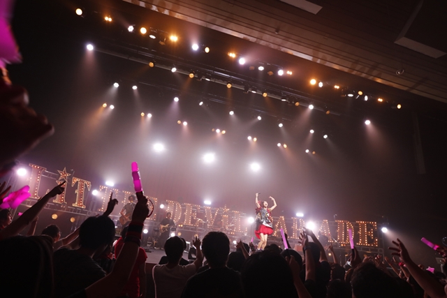 LiSAさんが歌う『Fate/Apocrypha』新OPテーマシングル「ASH」、11月29日発売決定！　ホールツアー初日公演でも熱唱の画像-2