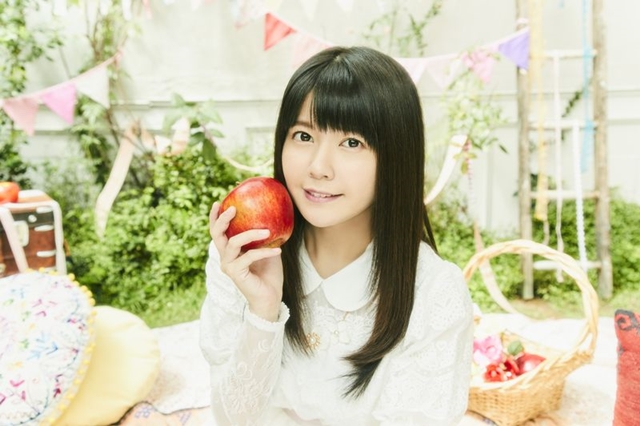竹達彩奈さんのベストアルバム「apple feuille」より、3種のジャケット写真解禁！　2種の新アーティスト写真も公開