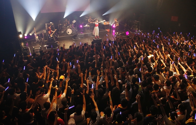 小松未可子さん、自身のバースデーライブで、次のツアー『小松未可子LIVE TOUR「小松の夜のパレード 2018春」』を大発表-3