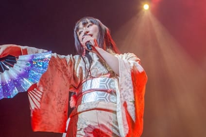今井麻美さんが艶やかな着物姿で熱唱！　アコースティックライブツアー京都公演より、公式レポート到着の画像-1
