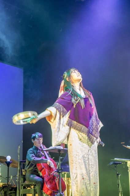 今井麻美さんが艶やかな着物姿で熱唱！　アコースティックライブツアー京都公演より、公式レポート到着