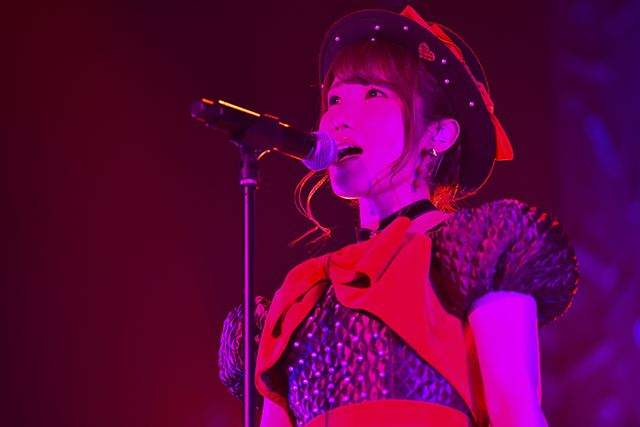 内田彩さんが『Aya Uchida VALENTINE'S ♡ LIVE 〜Song for you〜』で17曲を披露！2ndシングル&全国ライブツアーについての大発表も！-1