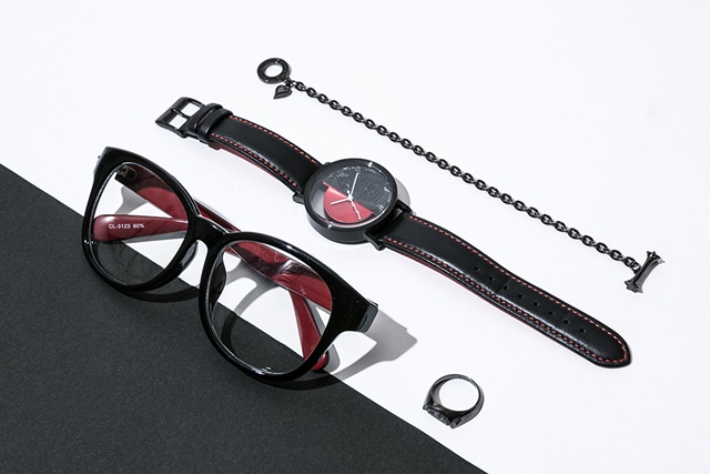 『ペルソナ5』より、腕時計やライダースジャケット、メガネなどのコラボファッションアイテムが一挙に登場！