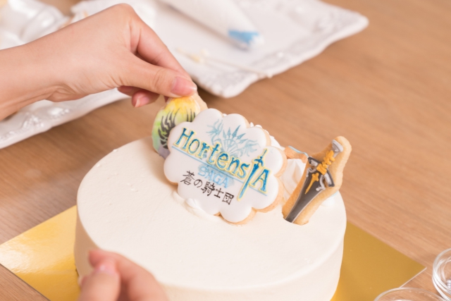 『オルタンシア・サーガ -蒼の騎士団-』の3周年を記念して、大坪由佳さんが愛情たっぷりのオリジナルデコレーションケーキでお祝い！-11