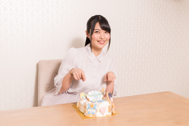 『オルタンシア・サーガ -蒼の騎士団-』の3周年を記念して、大坪由佳さんが愛情たっぷりのオリジナルデコレーションケーキでお祝い！の画像-25