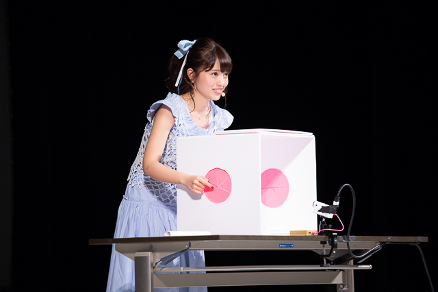 逢田梨香子さんが身体を張って「箱の中身は何でしょう？」に挑戦！「まるごとりかこ」ファンミーティングレポート-8
