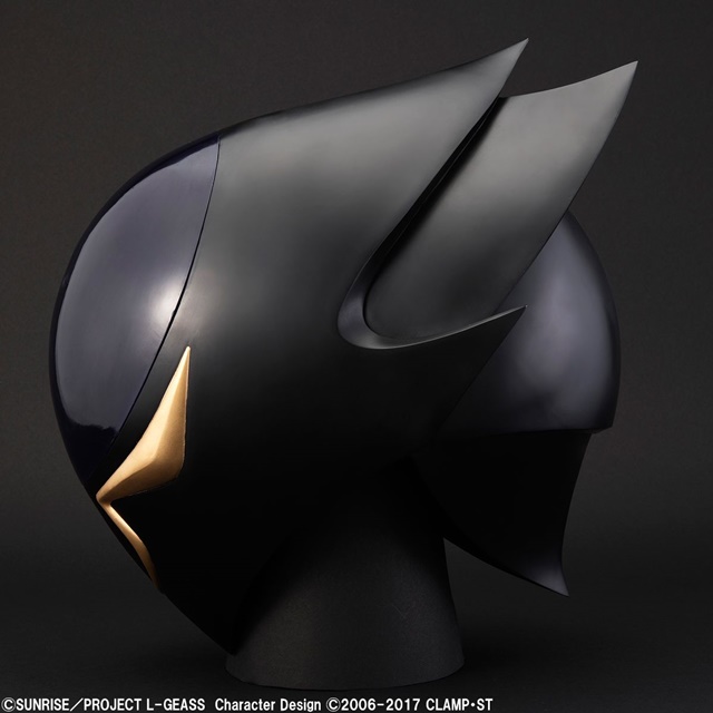 『コードギアス 反逆のルルーシュ』より実物大の“ゼロの仮面”が発売決定！　光沢ある黒いボディと流線形のフォルムも再現！