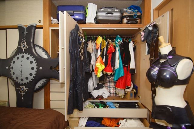 コスプレイヤー・コノミアキラさんのお部屋をスッキリ！スマホ収納サービス「サマリーポケット」を利用してもう1つの“衣装部屋”を作ろう！