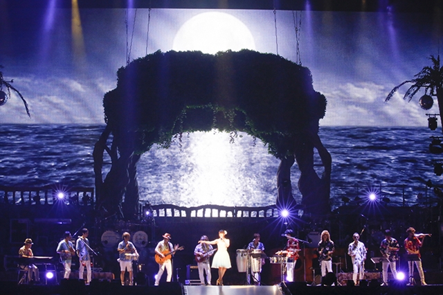 水樹奈々さん「NANA MIZUKI LIVE ISLAND 2018」ファイナルは真夏の熱気満載！　7回目のメットライフドーム（西武ドーム）公演、約3万5千人を動員の画像-4