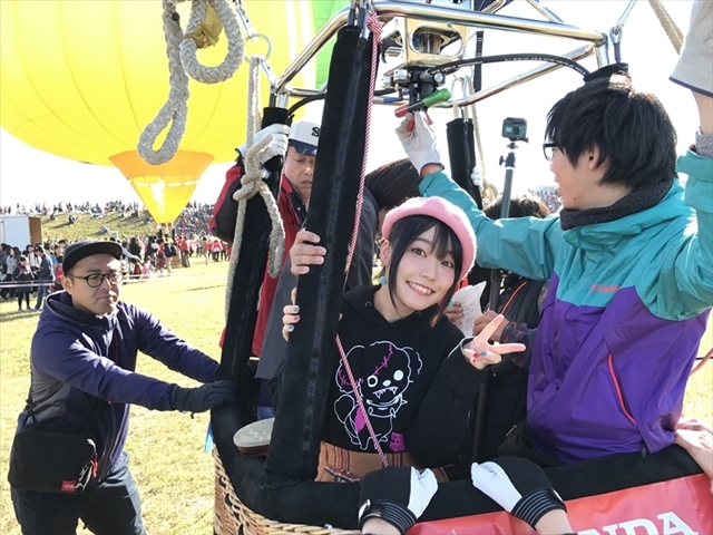 『ゾンビランドサガ』声優・本渡楓さんがバルーンに乗って、大ヒット祈願を絶叫！　バルーンフェスタ2018ステージを実施