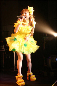 飯塚雅弓さんがライブツアー『Strawberry Summer Stories 2008』を開催！ニューアルバム『Stories』を軸に初となるストーリー仕立ての2部構成のステージを展開！！